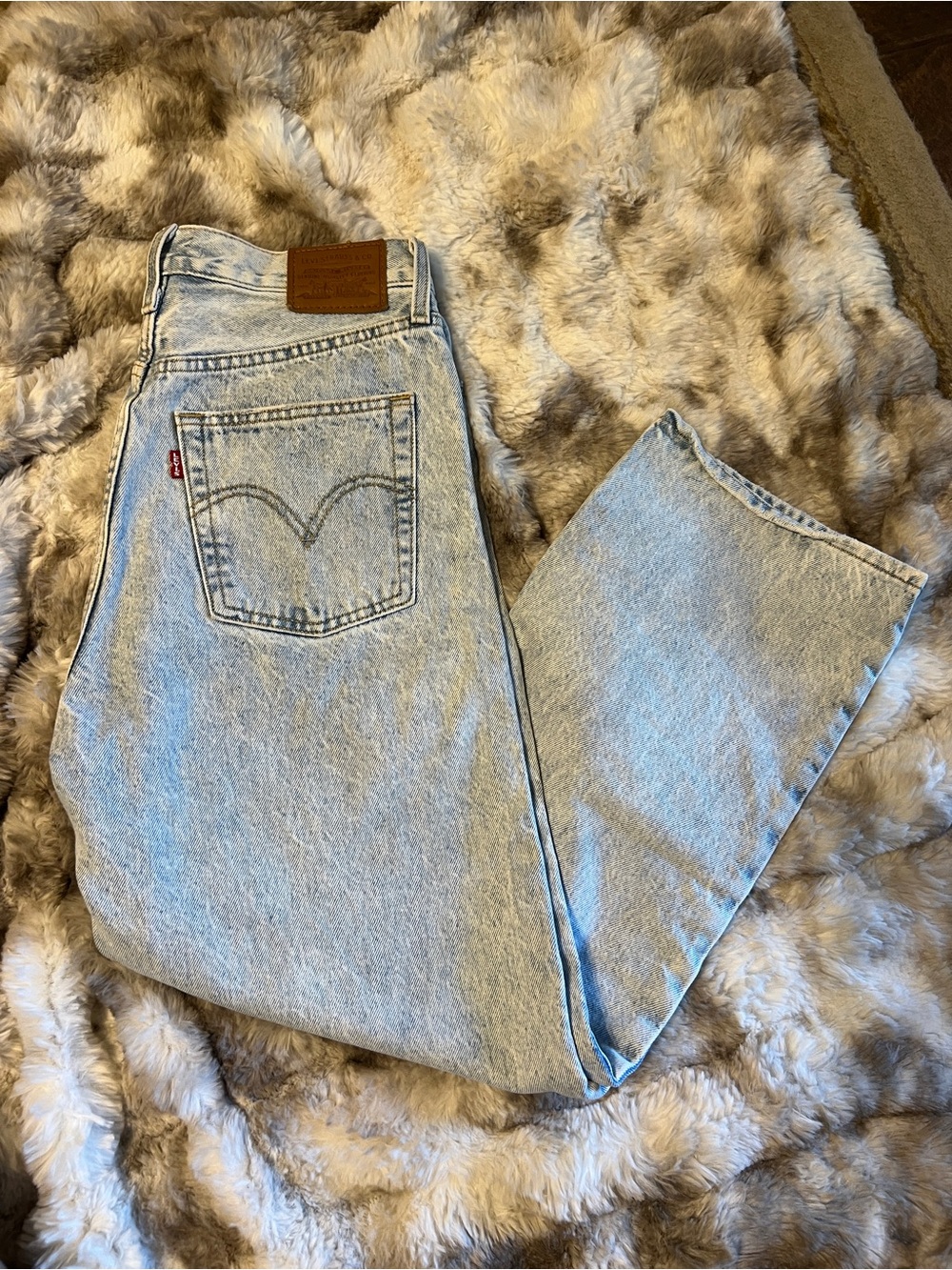 Levi’s Premium Denim Light Stone Wash - Ribcage Straight Ankle - Women’s size 29